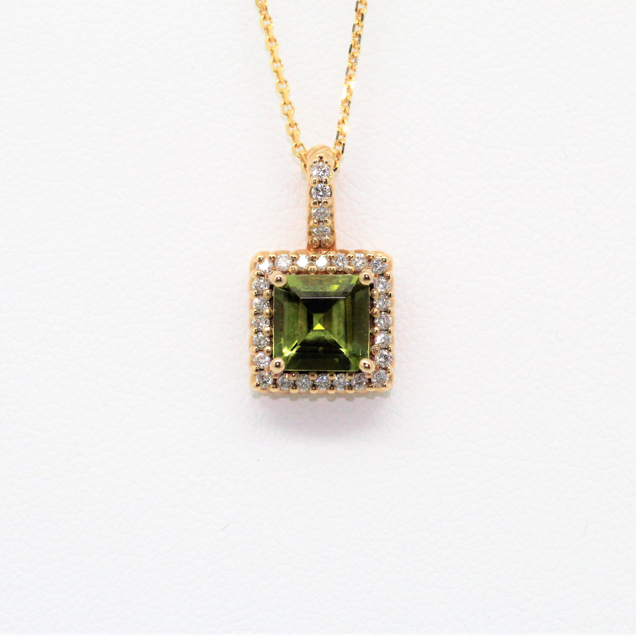 Peridot pendants yellow gold deals